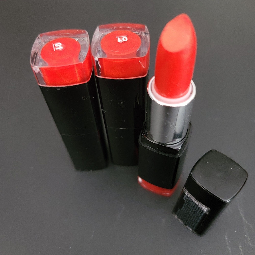 Kiss New York moisture lipstick #01 Ravishing